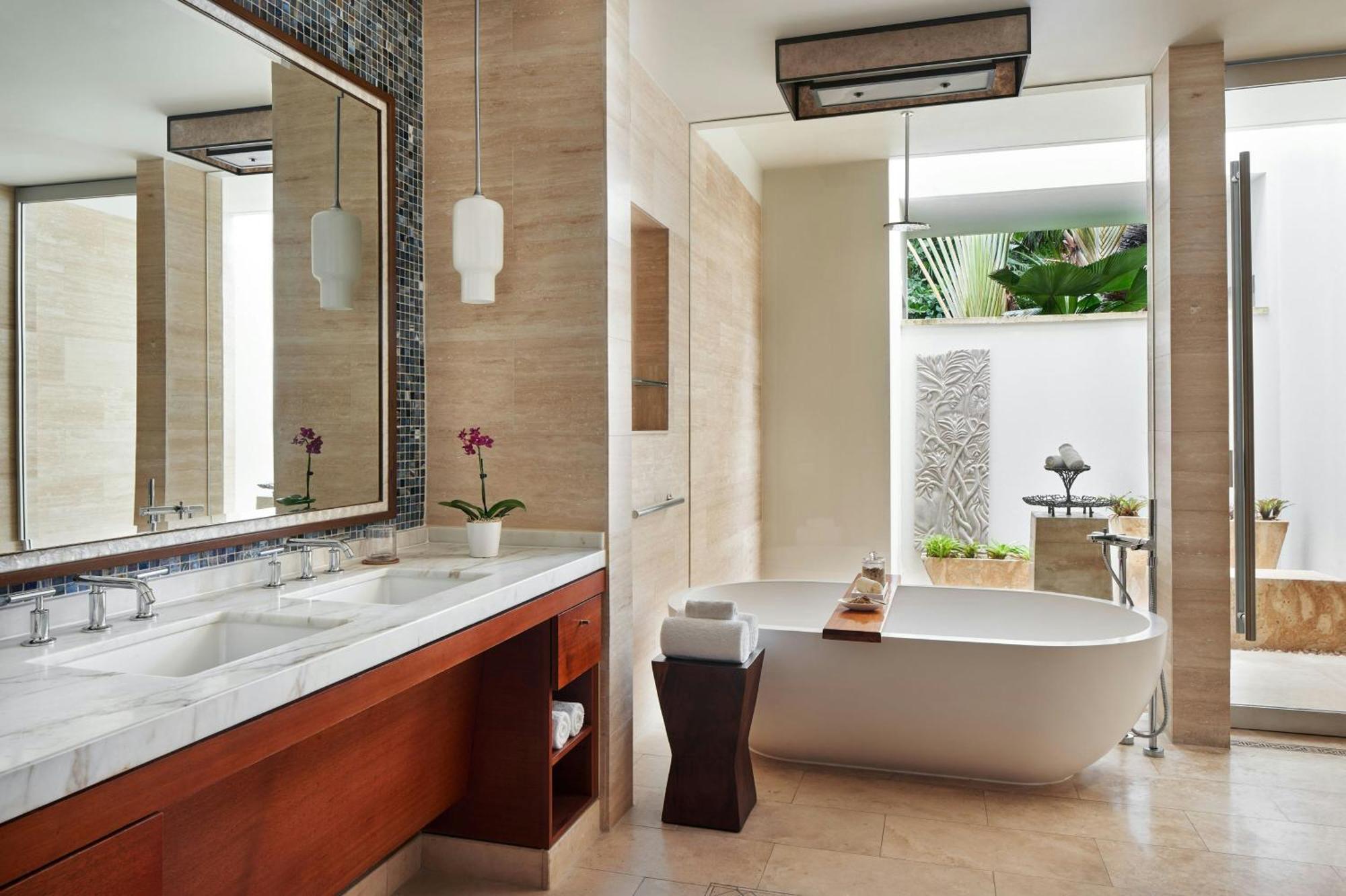 Beachfront King Room with Two King Beds and Roll-in Shower - Mobility and Hearing Accessible/Ground Floor